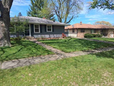 Lawn Care service in Champaign, 61820