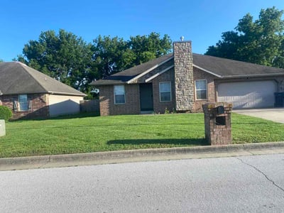 Lawn Care service in Republic, 65738