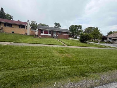 Lawn Care service in Skokie, 60076