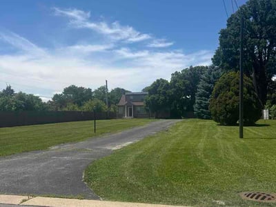 Lawn Care service in Lombard, 60148