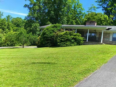 Lawn Care service in Knoxville, 37902