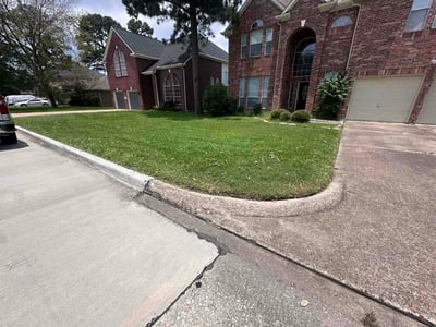 Lawn Care service in Laredo, 78040