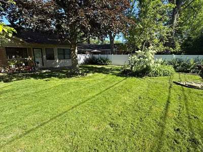 Lawn Care service in Skokie, 60076