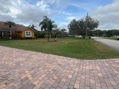 Lawn Care service in Davie, 33328