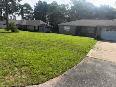 Lawn Care service in Navarre, 32566