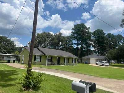 Lawn Care service in Pineville, 71360