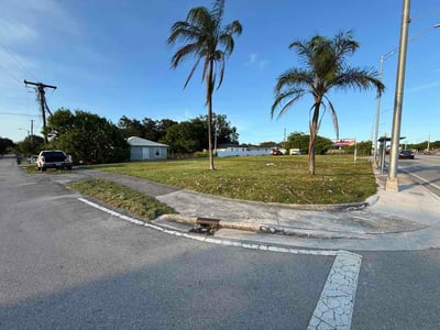 Lawn Care service in North Miami Beach, 33162