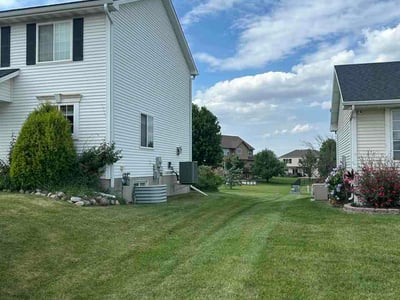 Lawn Care service in Waterloo, 50701
