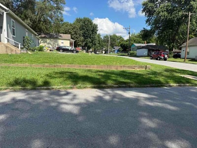 Lawn Care service in Leavenworth, 66048
