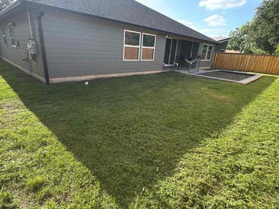 Lawn Care service in Del Valle, 78617
