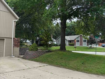 Lawn Care service in Blue Springs, 64015