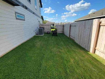 Lawn Care service in Cedar Creek, 78612