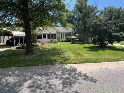 Lawn Care service in Newton, 67114