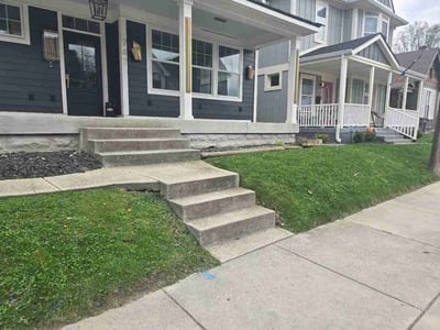 Lawn Care service in Indianapolis, 46204