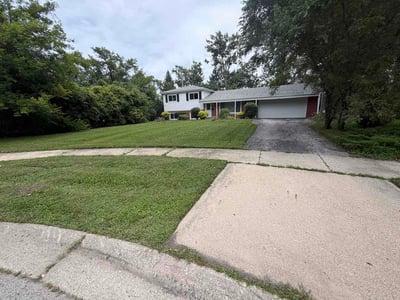Lawn Care service in Mchenry, 60050