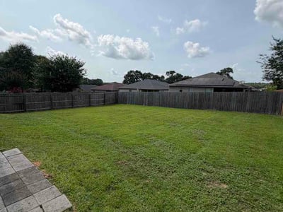 Lawn Care service in Cantonment, 32533