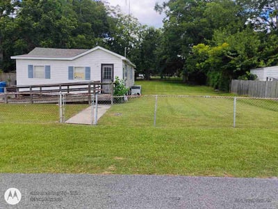 Lawn Care service in Cantonment, 32533