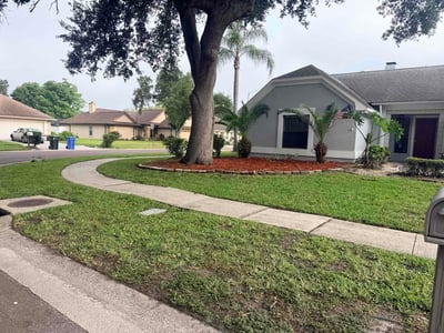 Lawn Care service in Valrico, 33594