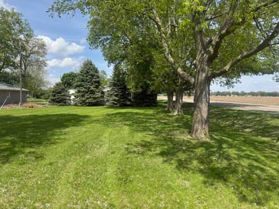 Lawn Care service in Bloomington, 61701
