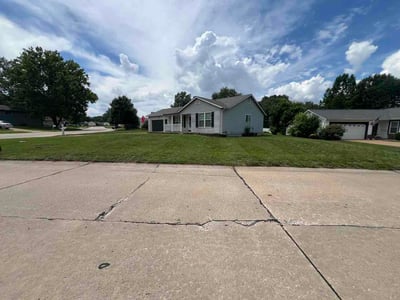 Lawn Care service in Republic, 65738
