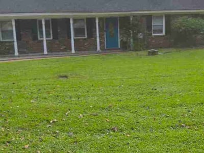Lawn Care service in Alton, 65606