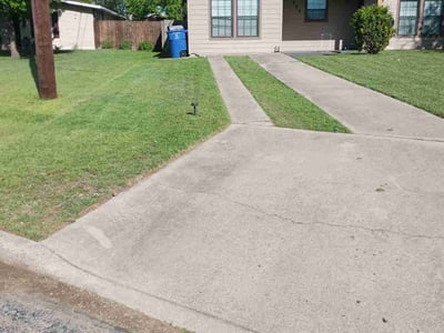 Lawn Care service in Seguin, 78155