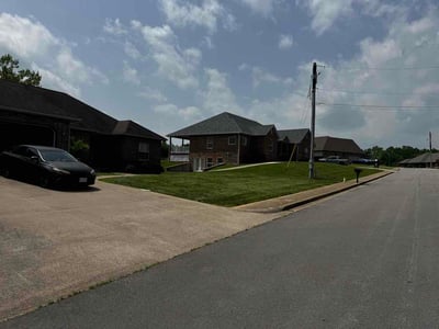 Lawn Care service in Roeland Park, 65401