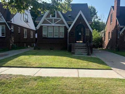 Lawn Care service in Detroit, 48226