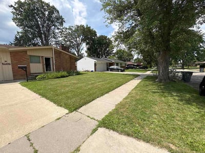 Lawn Care service in Clinton Township, 48036