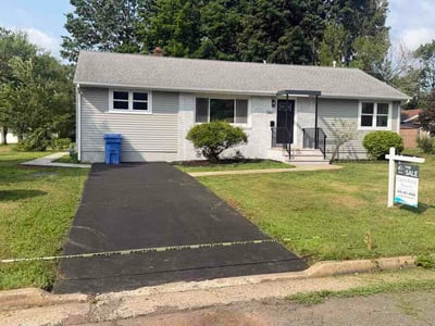 Lawn Care service in Englewood, 07631