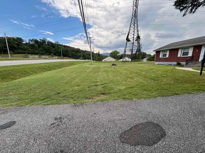 Lawn Care service in Abingdon, 24210