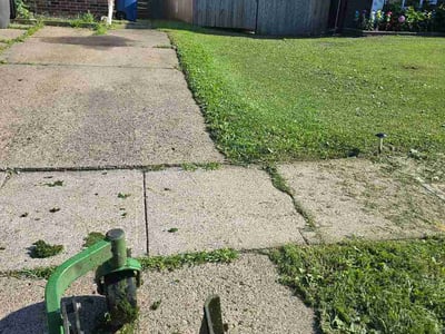Lawn Care service in Cedar Falls, 50613