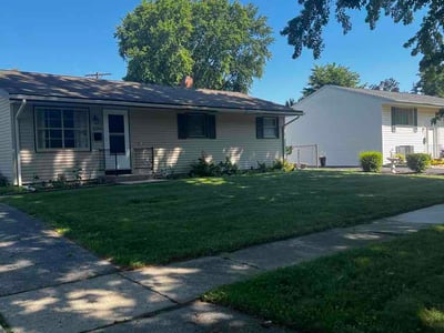 Lawn Care service in Urbana, 61801