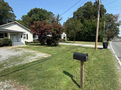 Lawn Care service in Burlington, 27215