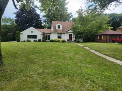Lawn Care service in Fowlerville, 48836