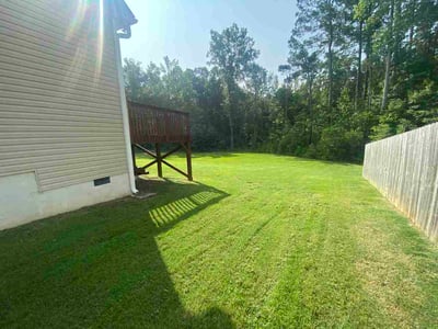 Lawn Care service in Smithfield, 27577