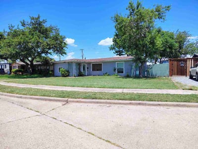 Lawn Care service in Sanger, 76266