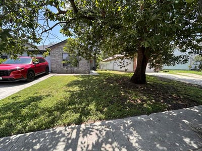 Lawn Care service in Kirby, 78219