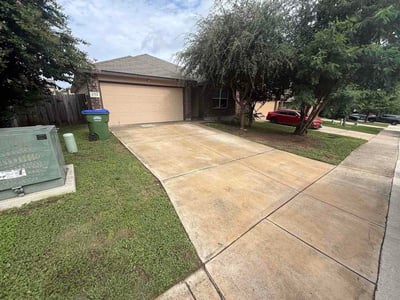 Lawn Care service in Selma, 78154