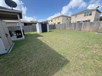 Lawn Care service in Selma, 78154