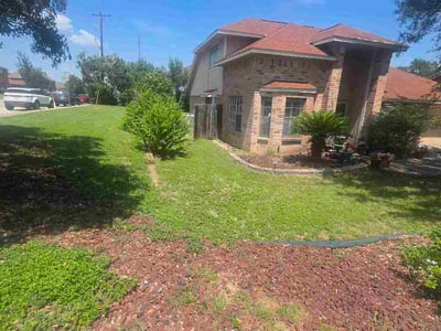 Lawn Care service in Live Oak, 78233
