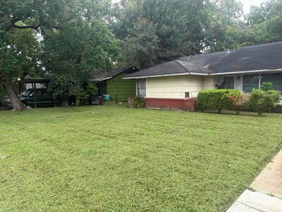 Lawn Care service in Winnie, 77665