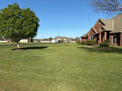 Lawn Care service in Edmond, 73034