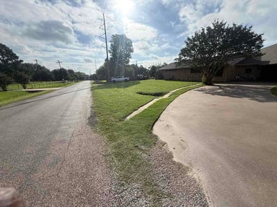Lawn Care service in Burleson, 76028