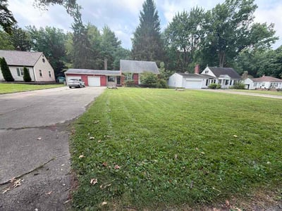 Lawn Care service in Youngstown, 44503