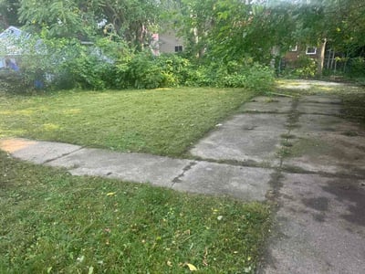Lawn Care service in Cleveland, 44115