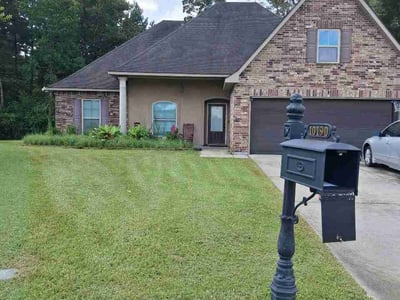 Lawn Care service in Denham Springs, 70726