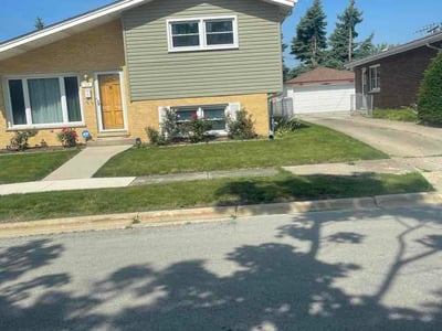 Lawn Care service in Skokie, 60076