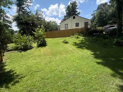 Lawn Care service in Alton, 65606