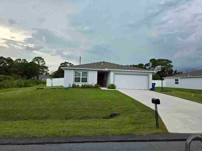 Lawn Care service in Cocoa Beach, 32931